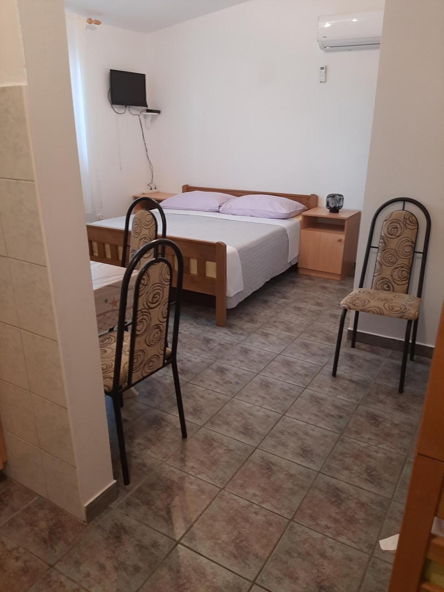 Apartments Marta Starigrad Paklenica Cameră foto