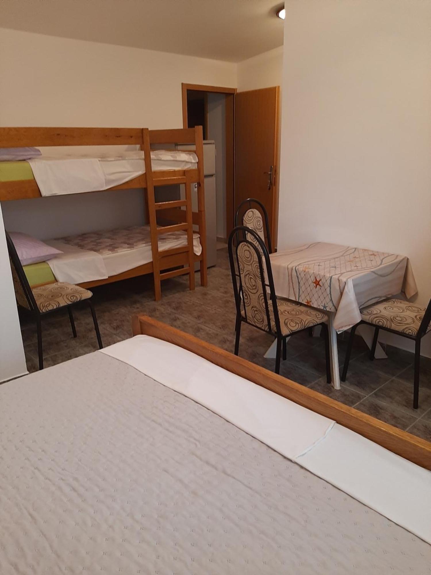 Apartments Marta Starigrad Paklenica Cameră foto