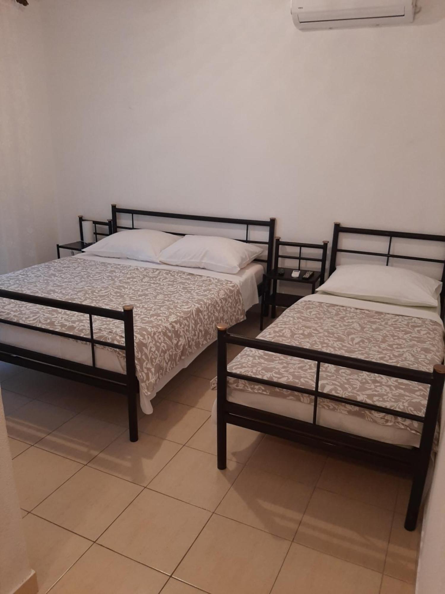 Apartments Marta Starigrad Paklenica Cameră foto
