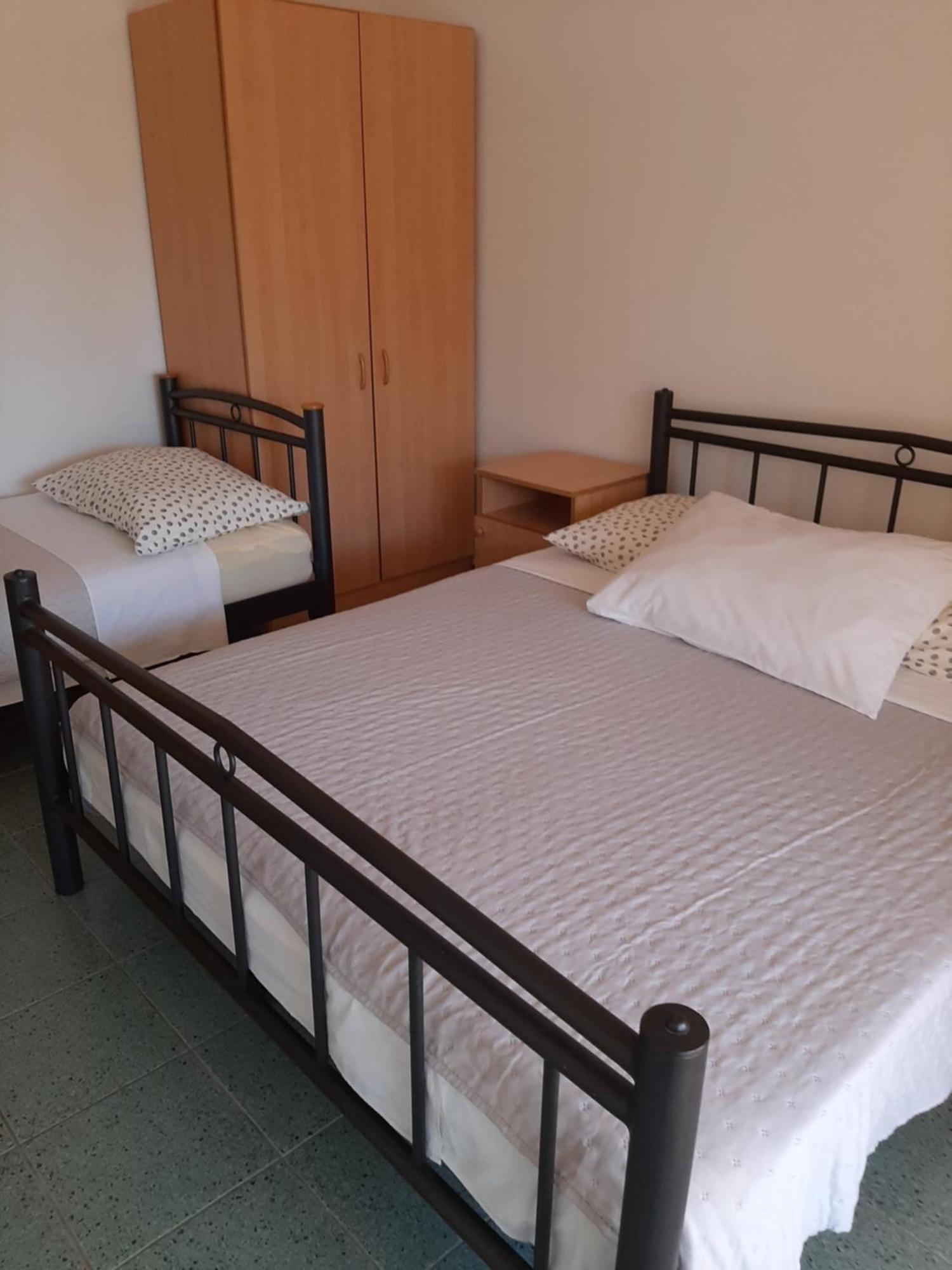 Apartments Marta Starigrad Paklenica Cameră foto