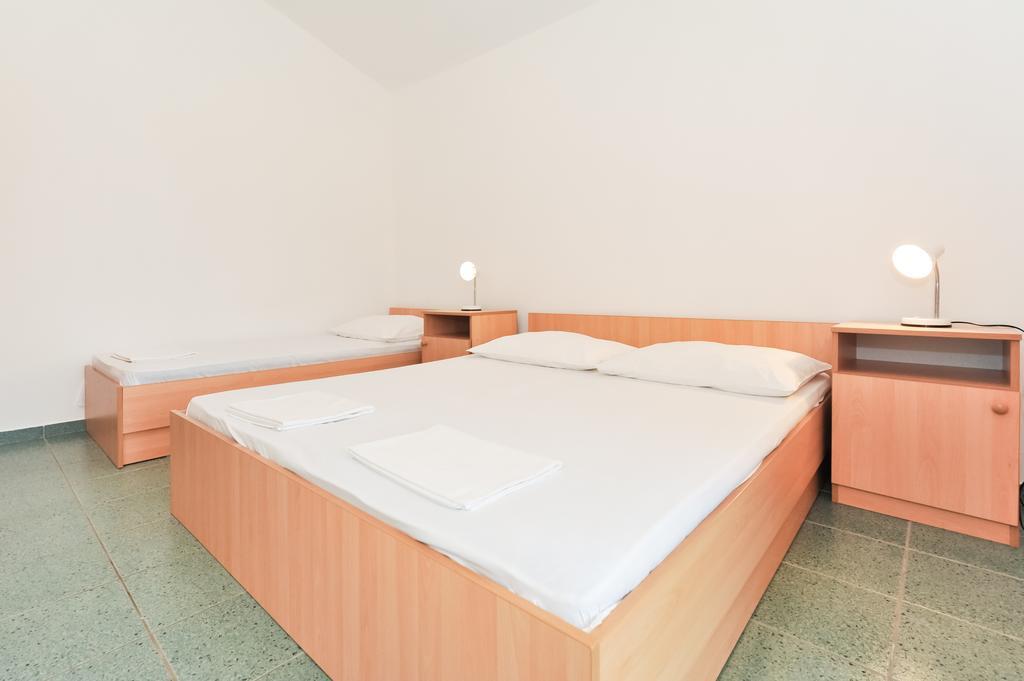 Apartments Marta Starigrad Paklenica Cameră foto