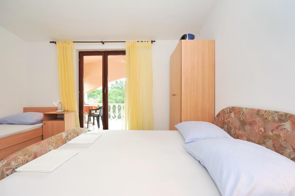 Apartments Marta Starigrad Paklenica Cameră foto