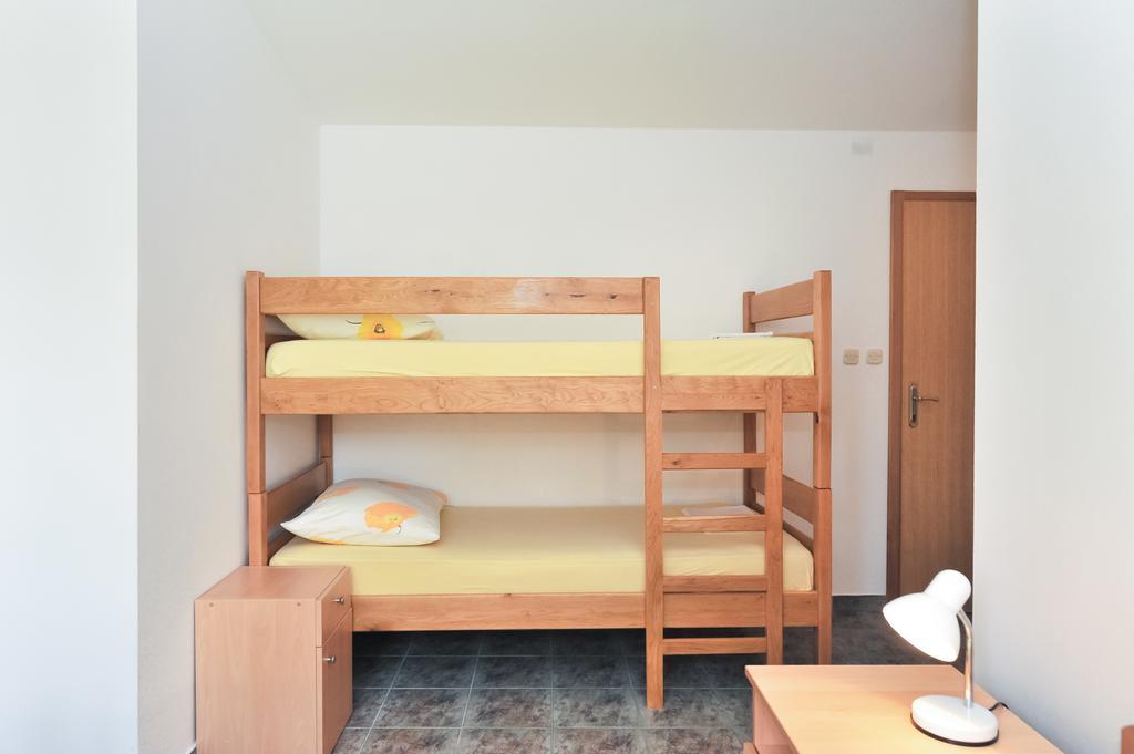 Apartments Marta Starigrad Paklenica Cameră foto