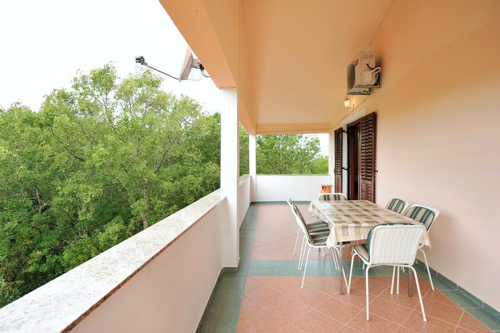 Apartments Marta Starigrad Paklenica Cameră foto