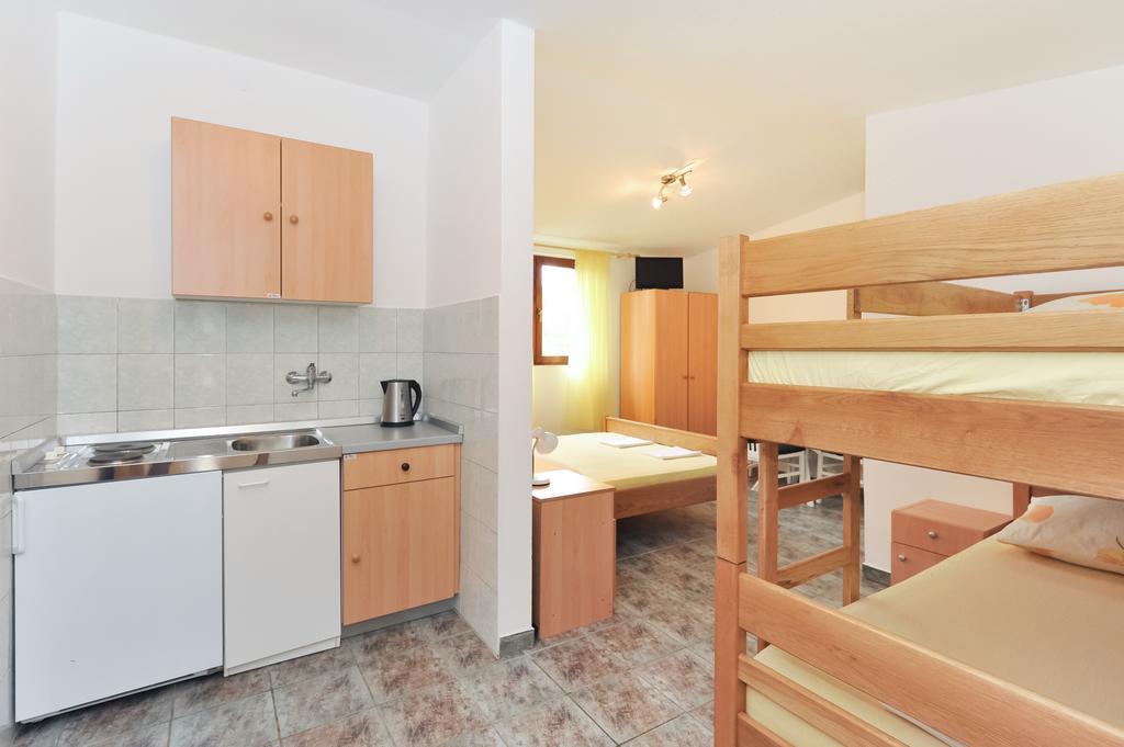 Apartments Marta Starigrad Paklenica Cameră foto