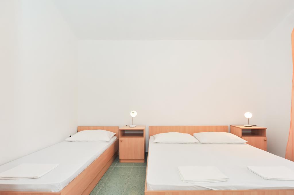 Apartments Marta Starigrad Paklenica Cameră foto